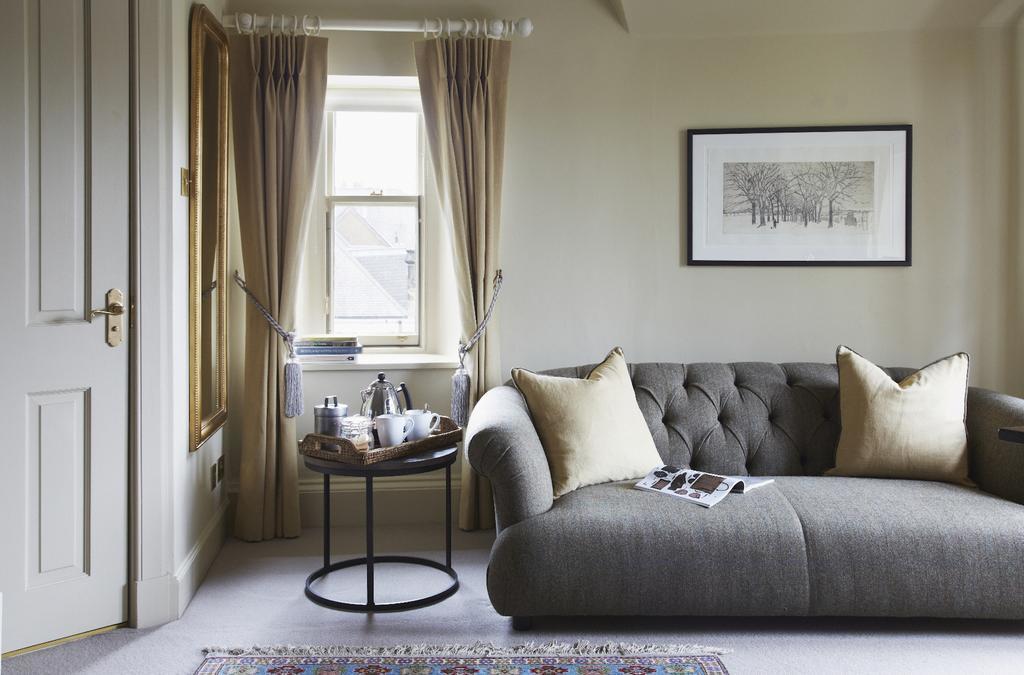 The Roseate Edinburgh - Small Luxury Hotels Of The World Εξωτερικό φωτογραφία A room at The Ivy Hotel