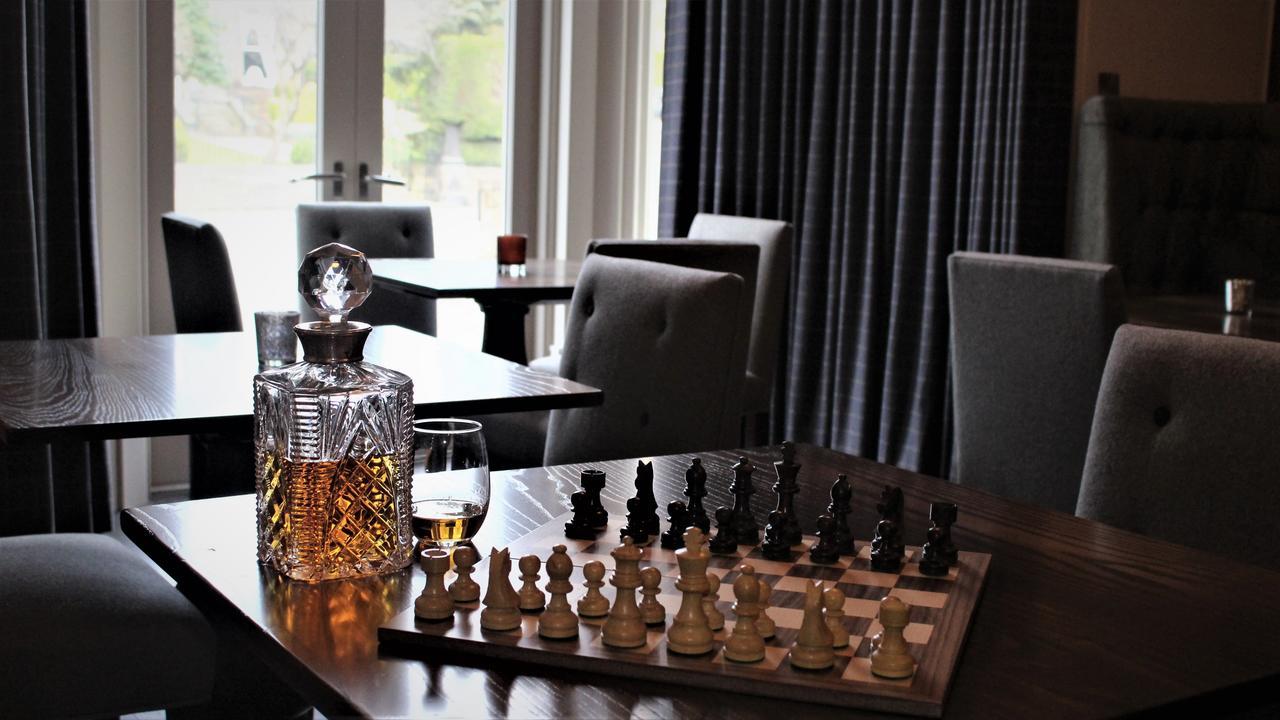 The Roseate Edinburgh - Small Luxury Hotels Of The World Εξωτερικό φωτογραφία A chess set