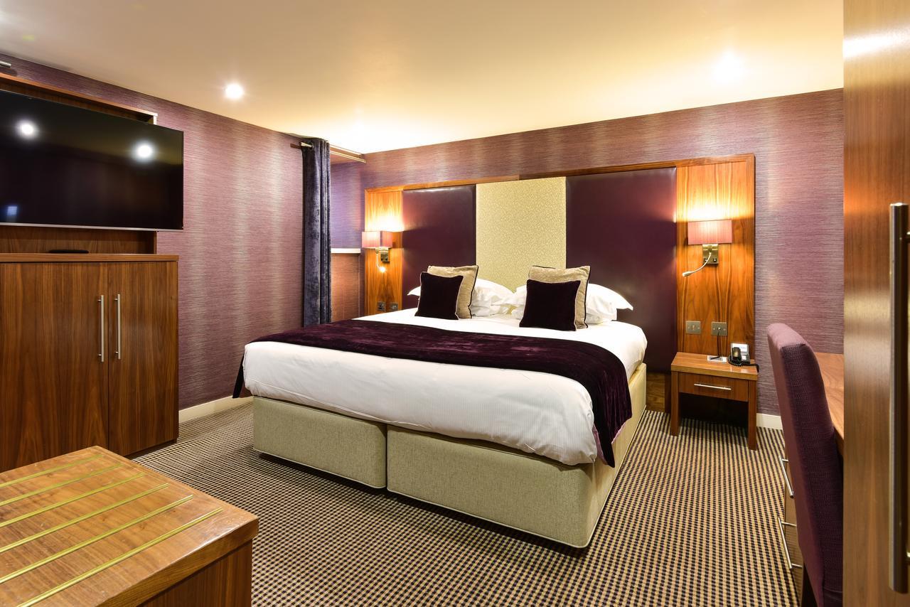 The Roseate Edinburgh - Small Luxury Hotels Of The World Εξωτερικό φωτογραφία A Premier Inn bedroom