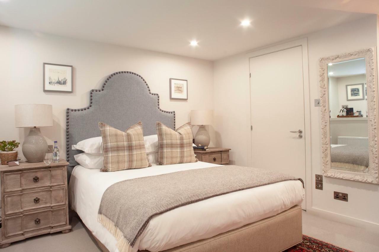 The Roseate Edinburgh - Small Luxury Hotels Of The World Εξωτερικό φωτογραφία A bedroom at The Swan