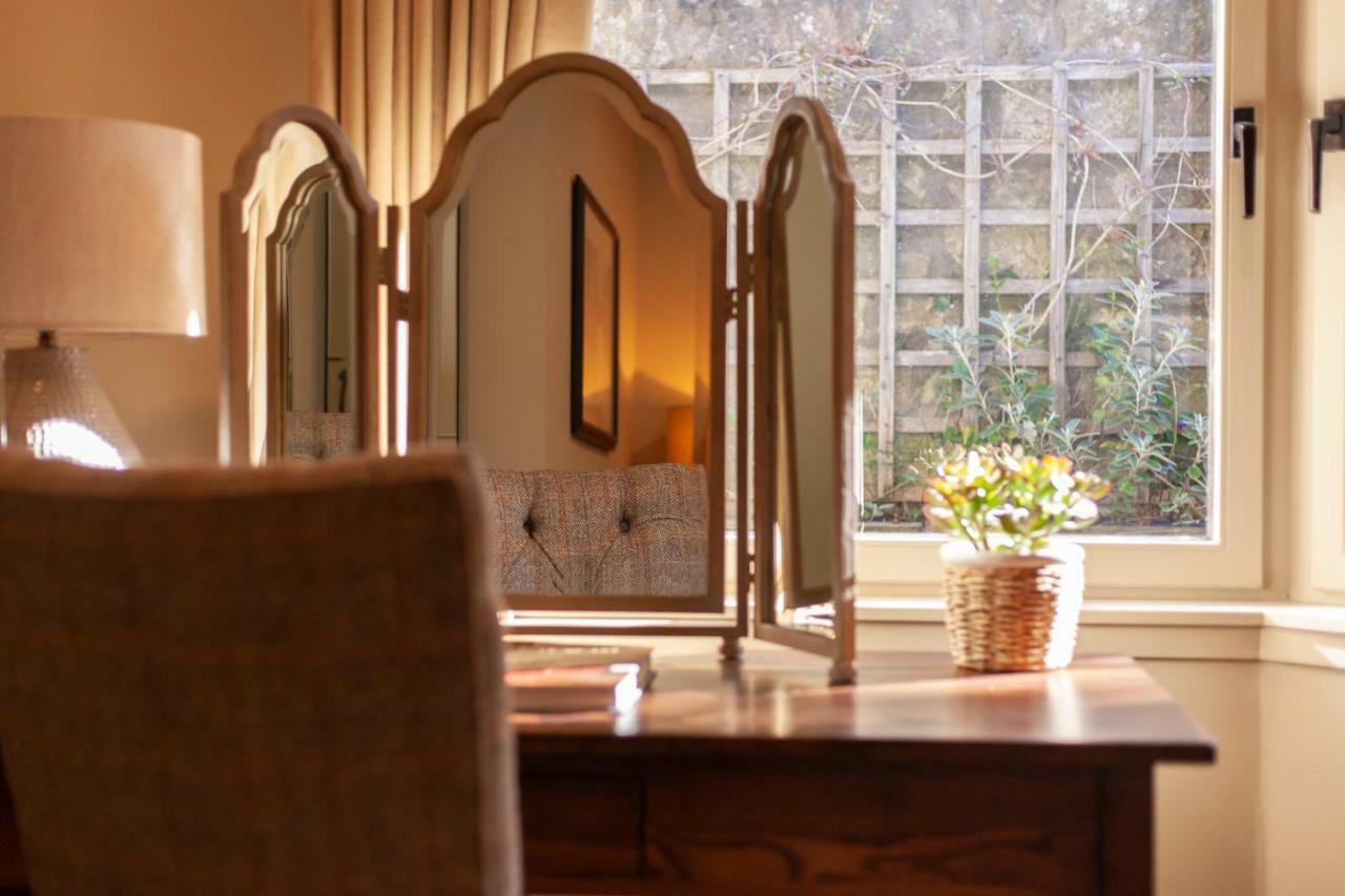 The Roseate Edinburgh - Small Luxury Hotels Of The World Εξωτερικό φωτογραφία A dressing table with a tri-fold mirror