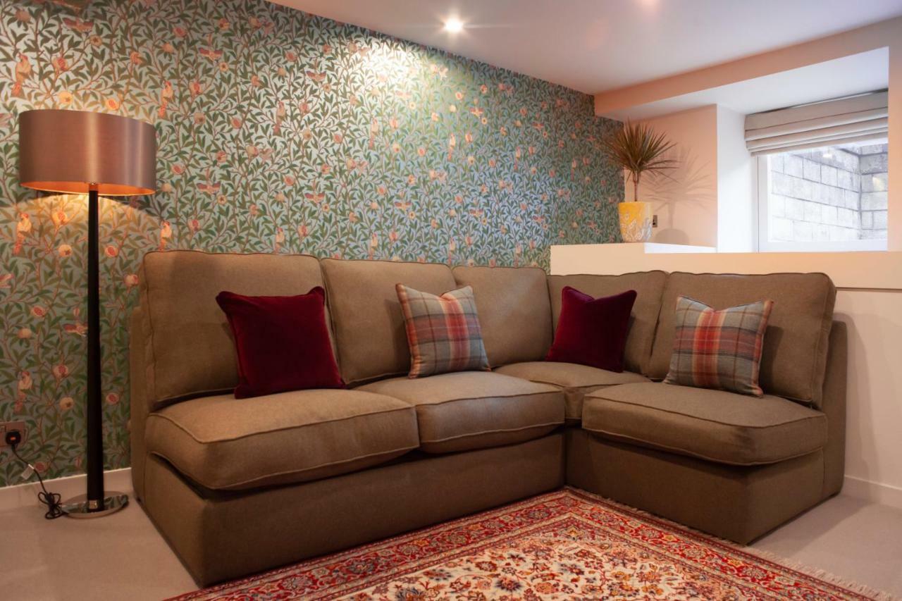 The Roseate Edinburgh - Small Luxury Hotels Of The World Εξωτερικό φωτογραφία A sofa