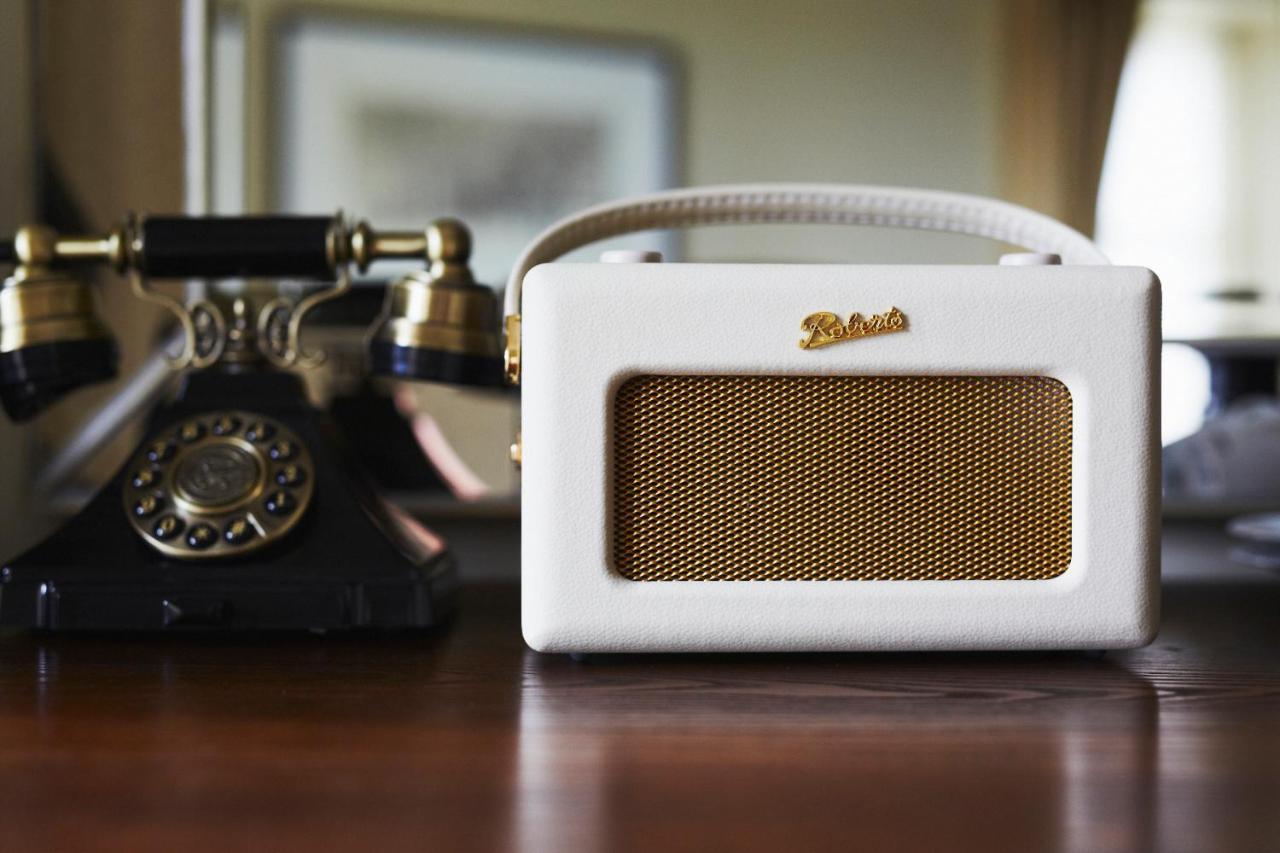 The Roseate Edinburgh - Small Luxury Hotels Of The World Εξωτερικό φωτογραφία A DAB radio